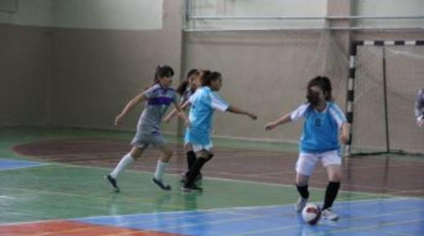 Gen&ccedil; Kızlar Futsal&rsquo; Da Birinci Refahiye Oldu