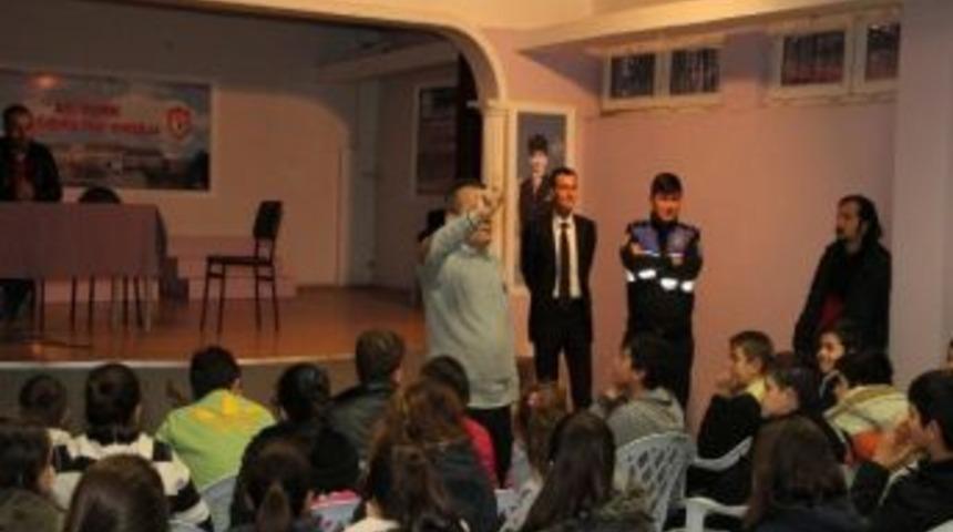 &Ouml;ğrenciler Akran Zorbalığı Ve Siber Zorbalık Konularında Bilgilendiriliyor