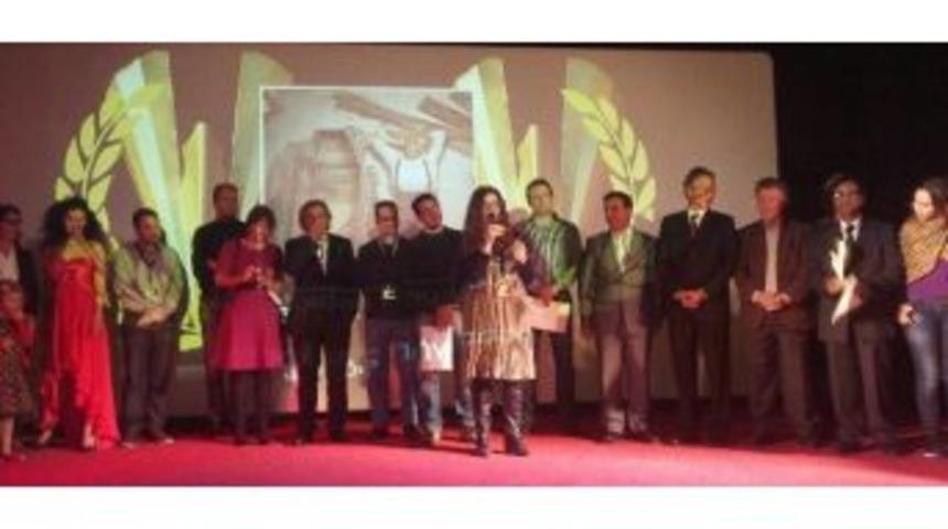 &ldquo;&ouml;yle Sevdim Ki Seni&rdquo; Filmine Ukrayna Ve Yunanistan&rsquo;dan &Ouml;d&uuml;l