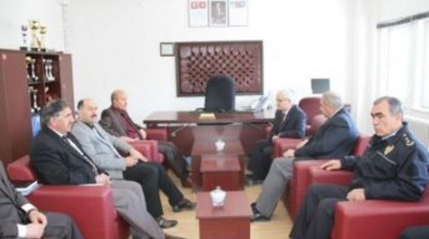 &Ouml;ğrenciler Geleceğimizdir &Uuml;ş&uuml;mesinler