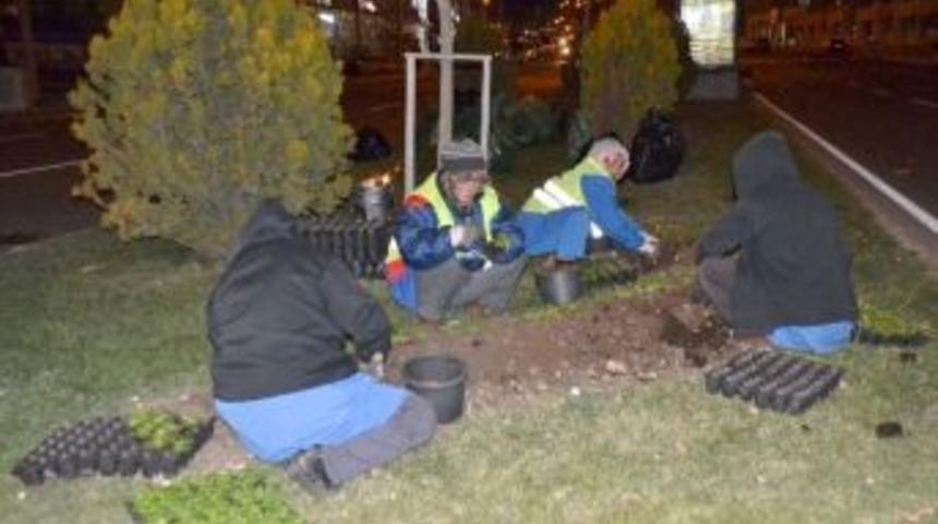 Kar Kış Demeden &Ccedil;alışıyorlar