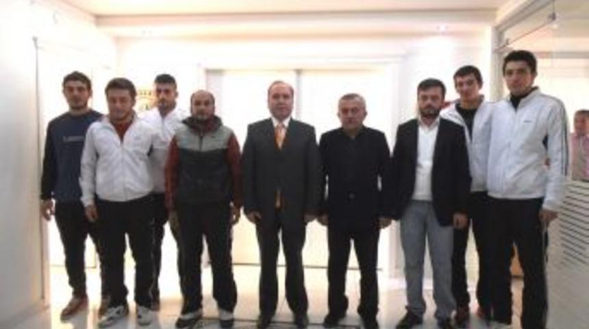 Hacınabispor Y&ouml;netimi Kaymakam Ali Katırcı&rsquo;yı Ziyaret Etti