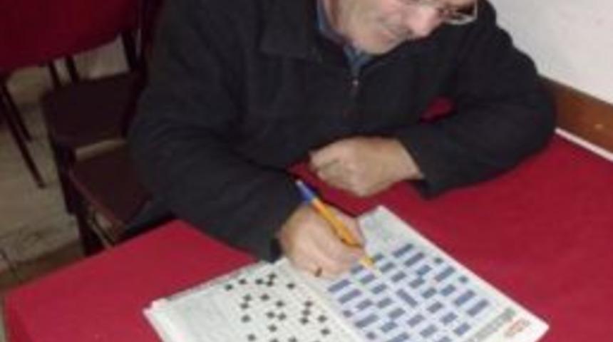 Okuma Yazma Bilmiyor Ama T&uuml;m Bulmacaları &Ccedil;&ouml;z&uuml;yor