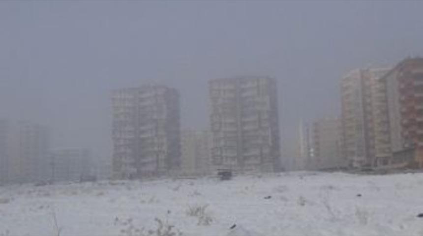 Diyarbakır&rsquo;da Sis Etkisini S&uuml;rd&uuml;r&uuml;yor