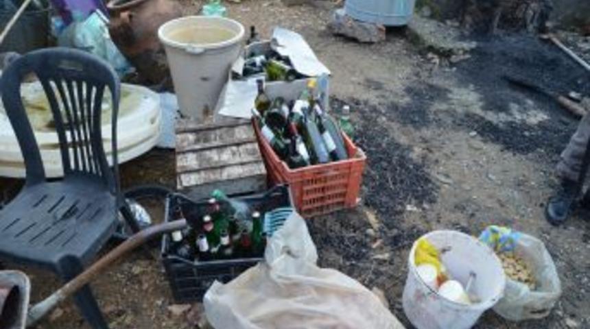 Cunda Adası'nda 2 Bin Litre Ka&ccedil;ak I&ccedil;ki Ele Ge&ccedil;irildi