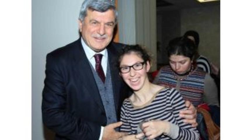 &Ouml;zel &Ccedil;ocuklardan Başkan Karaosmanoğlu'na Ziyaret