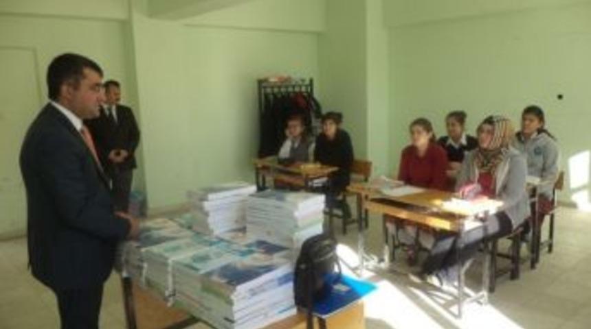 Kaymakamlıktan &Ouml;ğrencilere Kaynak Kitap Desteği