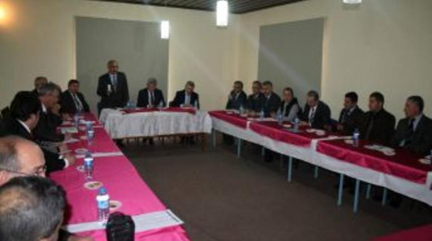 G&uuml;lsar: İdareci Ve &Ouml;ğretmenler &Ouml;ğrencilere G&uuml;l&uuml;msemeli