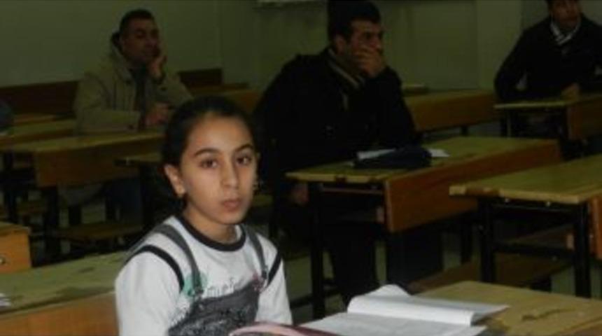 D&uuml;zce&rsquo;deki Suriyeliler T&uuml;rk&ccedil;e &Ouml;ğreniyorlar