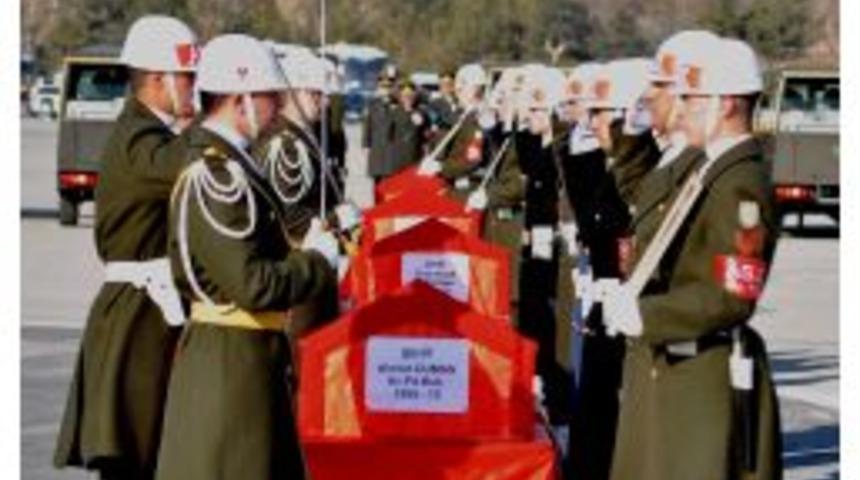 Helikopter Kazasında Şehit Olan Askerler Memleketlerine Uğurlandı