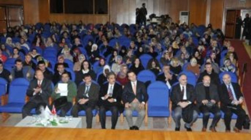 D&uuml;cane C&uuml;ndioğlu, Om&uuml;&rsquo;de Konferans Verdi