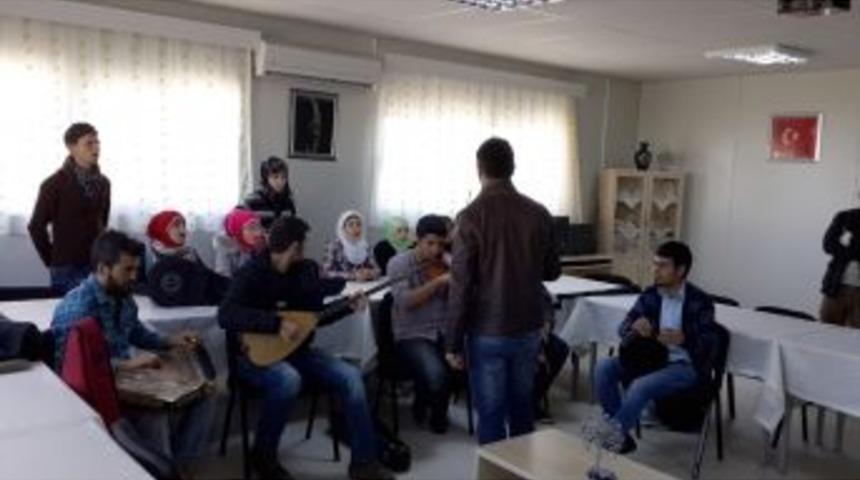 Suriyelilerden Oluşan Koro Kamplarda Konser Vermeye Hazırlanıyor