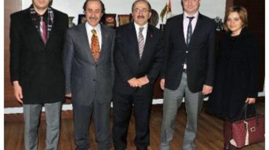 İş-kur İl M&uuml;d&uuml;r&uuml; Sezgi&rsquo;nden, Başkan G&uuml;mr&uuml;k&ccedil;&uuml;oğlu&rsquo;na Plaket