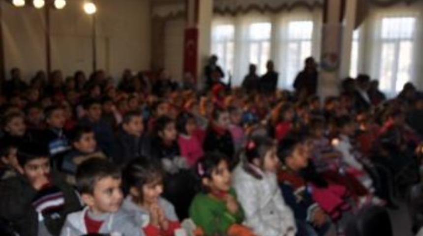 G&ouml;lbaşı&rsquo;nda &lsquo;hayat&rsquo;ın Kitapları&rsquo; Oyunu Sergilendi