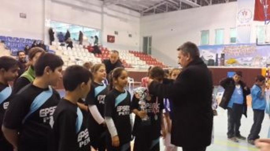 Badminton&rsquo;a Final Okulları Damgası