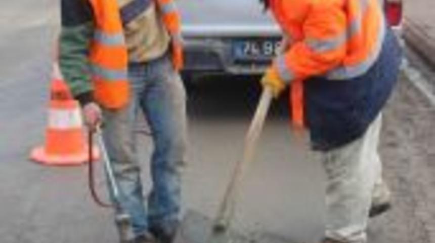 Bartın belediyesi yolları bakımdan ge&ccedil;iriyor