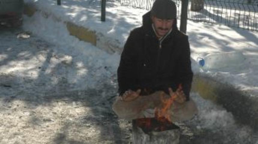 Donan Ara&ccedil;larını Isıtmak İ&ccedil;in Altında Ateş Yaktılar