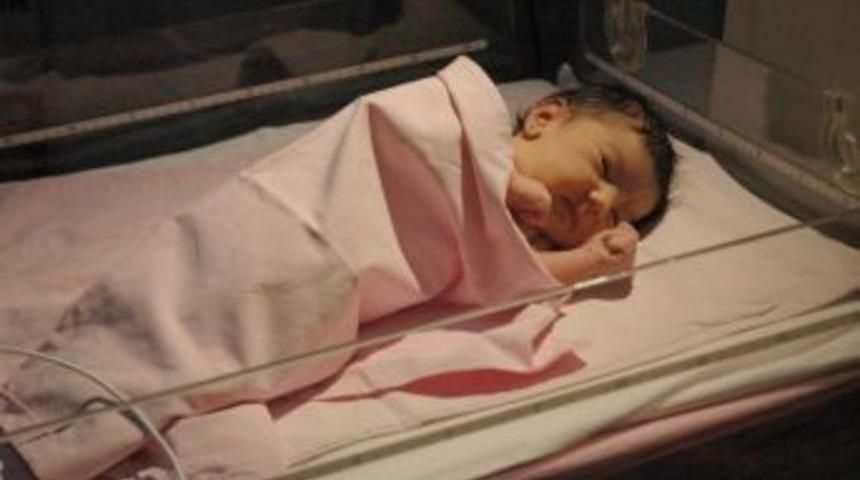 Giresun&rsquo;da Bir G&uuml;nl&uuml;k Kız Bebeğini Sokağa Terk Eden Anne, Emniyet Birimleri Tarafından Araştırılıyor