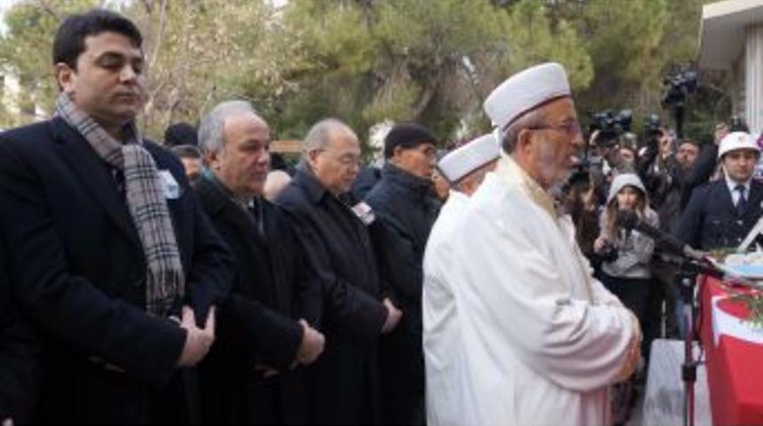 Eski DYP Milletvekili Mehmet G&ouml;zl&uuml;kaya Toprağa Verildi
