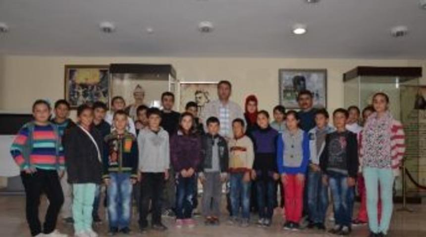 Aksaray'da Taşradaki &Ccedil;ocuklar Sanatla Buluşuyor