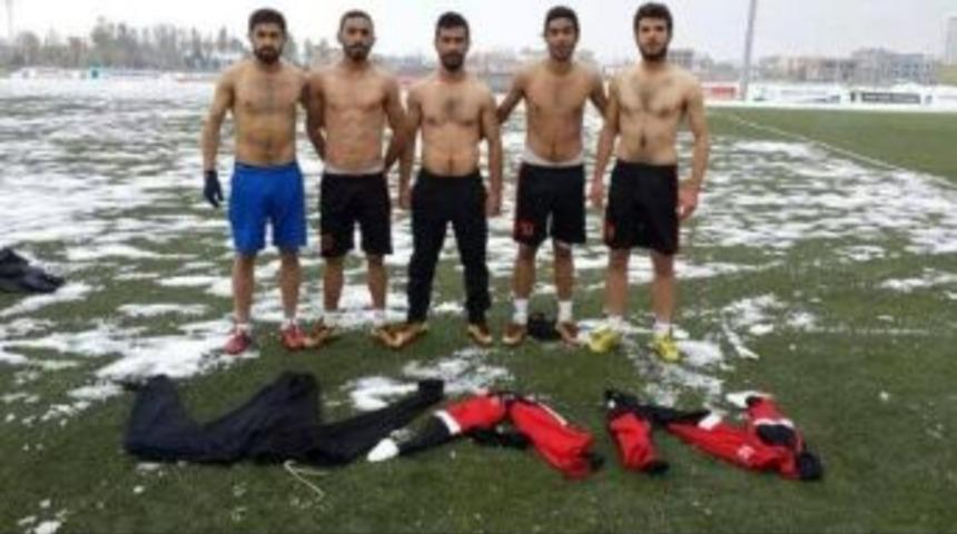 Gerc&uuml;ş Bağlarspor Oyuncularından Anlamlı Destek