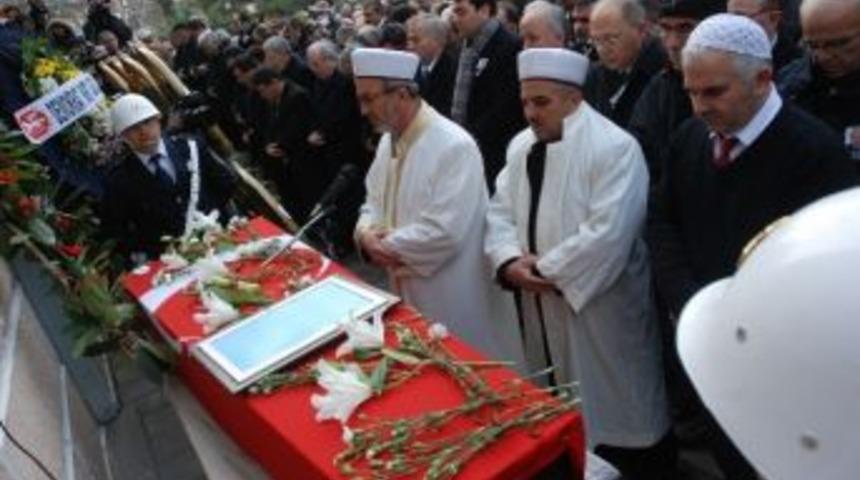 Dyp Eski Milletvekili G&ouml;zl&uuml;kaya Son Yolculuğuna Uğurlandı