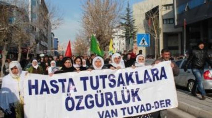 Van&rsquo;da Hasta Tutuklular İ&ccedil;in Y&uuml;r&uuml;y&uuml;ş Yapıldı