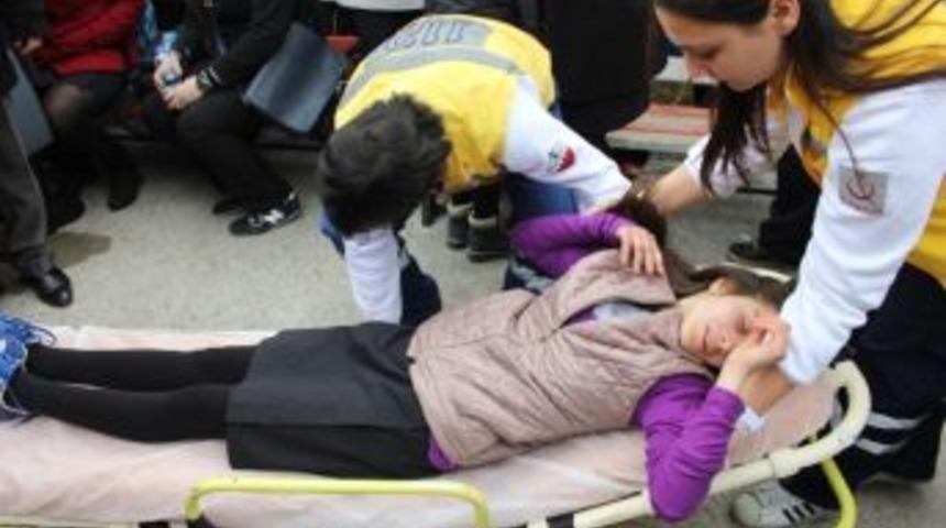 Okulda &Ccedil;ıkan Yangında 2 &Ouml;ğrenci Dumandan Zehirlendi