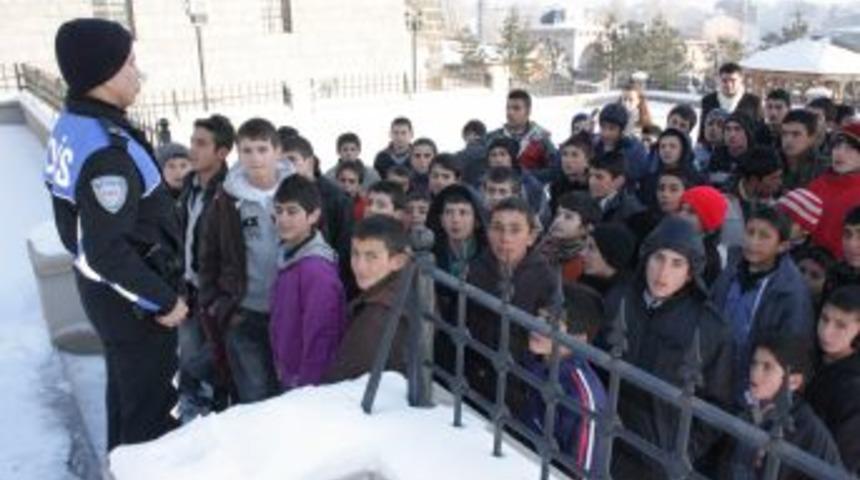 Kars'ta, 'Emniyet'li Gezi Ve Tarih Şuuru