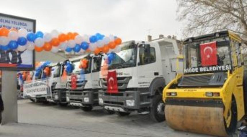 Niğde Belediyesi Yeni İş Makineleri Aldı