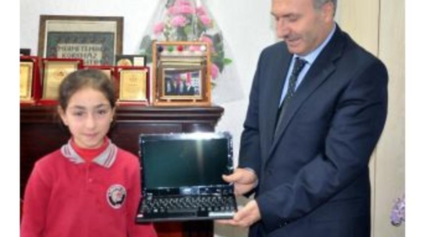 Yarışmada Dereceye Giren &Ouml;ğrenciler &Ouml;d&uuml;llendirildi