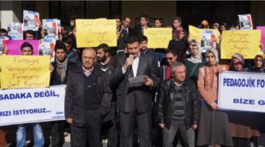 İlahiyat &Ouml;ğrencileri 'formasyon' Hakkını Geri Istedi