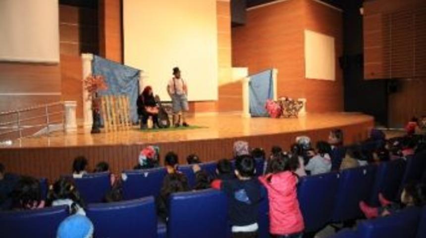 Şahinbey Belediyesi’nden Öğrencilere Ücretsiz Tiyatro Gösterisi