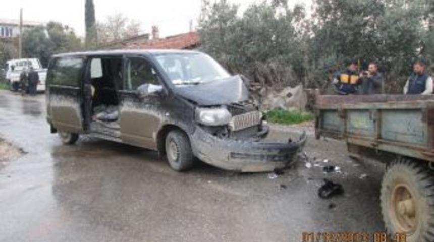 Ehliyetsiz Trakt&ouml;r S&uuml;r&uuml;c&uuml;s&uuml; Kaza Yaptı