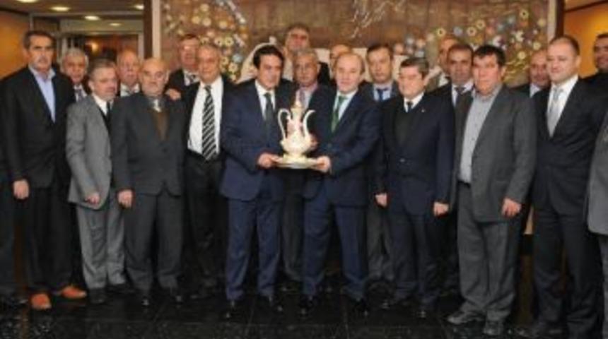 Vali &Ouml;zt&uuml;rk Ticaret Borsası Meclis Toplantısına Katıldı