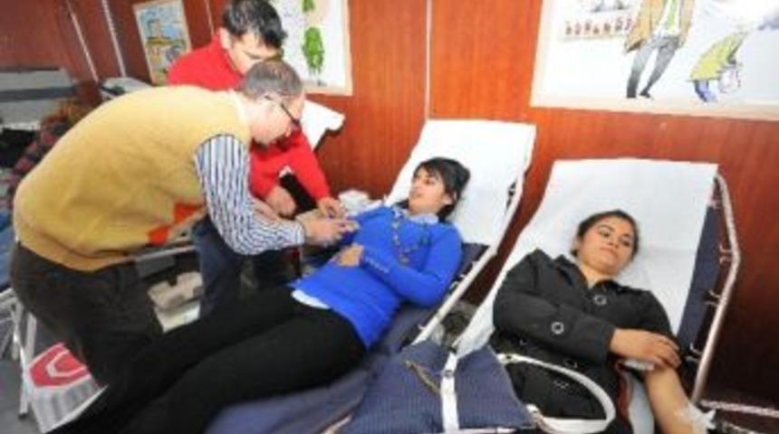 Ok&uuml; &Ouml;ğrencileri Kan Bağışladı