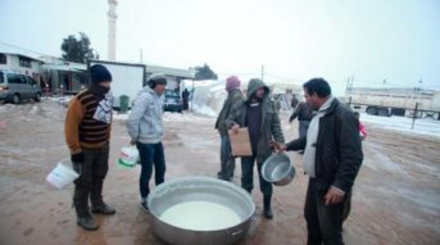 Suriyelilere Sıcak Yemek