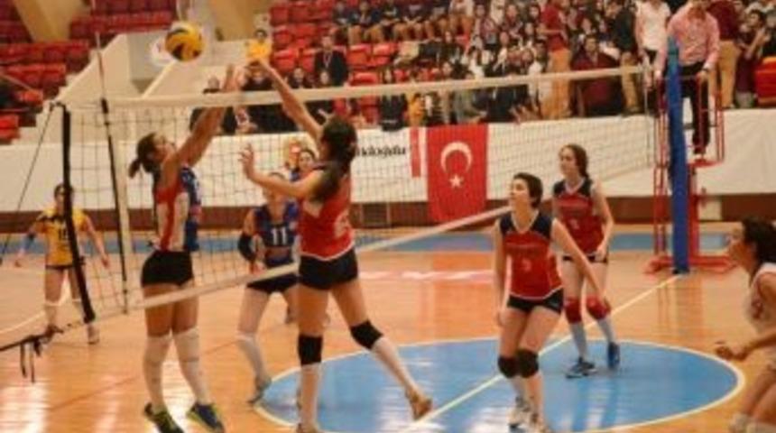 Adana&rsquo;da Okullararası Gen&ccedil; Kızlar Voleybol İl Birinciliği