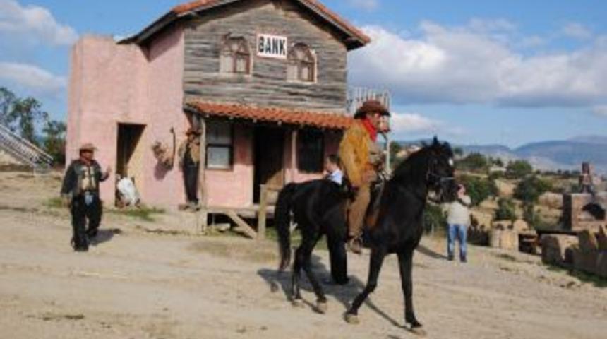 Kovboy Filmi Tutkunları, Vahşi Batı Sahnelerini Manavgat'ta Yaşıyor