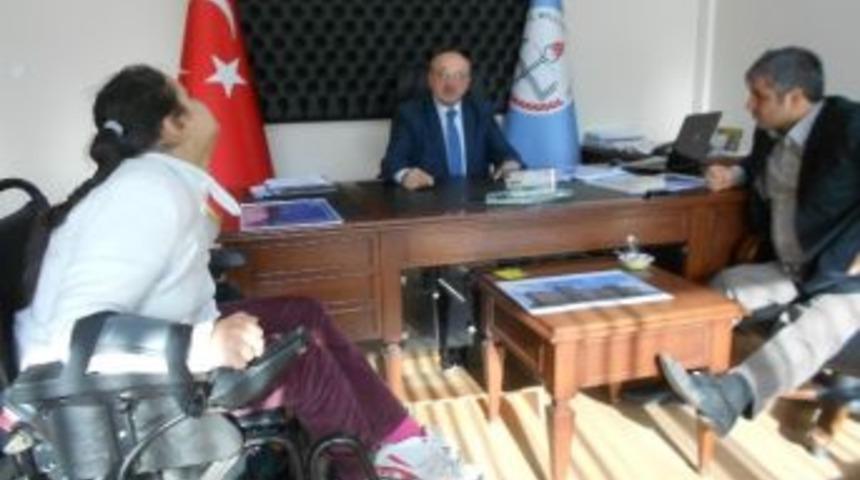 O&ccedil;em Kampusu'na Engellilerden Destek