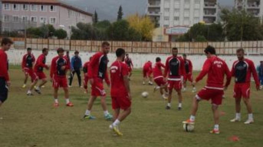 Efe Perin&ccedil;ek&rsquo;te &Ccedil;alıştı