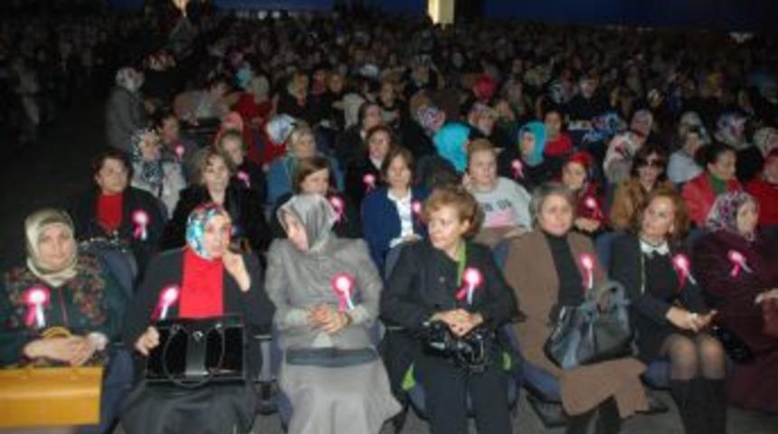 Konferansa Yoğun Katılım Izdihama Neden Oldu