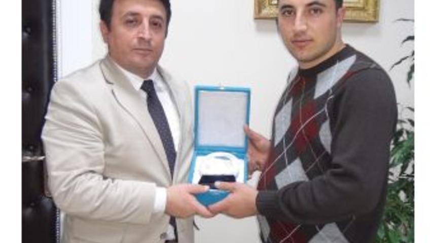 BİGADER&rsquo;den Duyarlı Gazetecilere Plaket