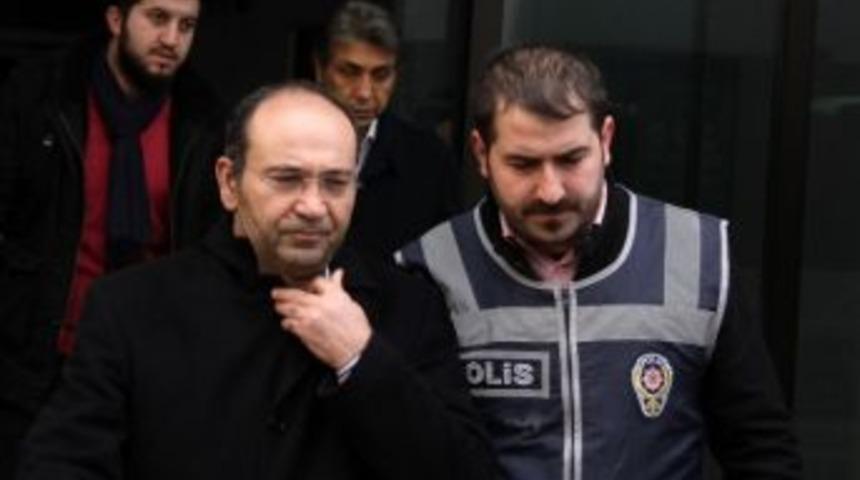 Yolsuzluk Operasyonunda G&ouml;zaltına Alınanlar Sağlık Kontrol&uuml;ne &Ccedil;ıkarıldı