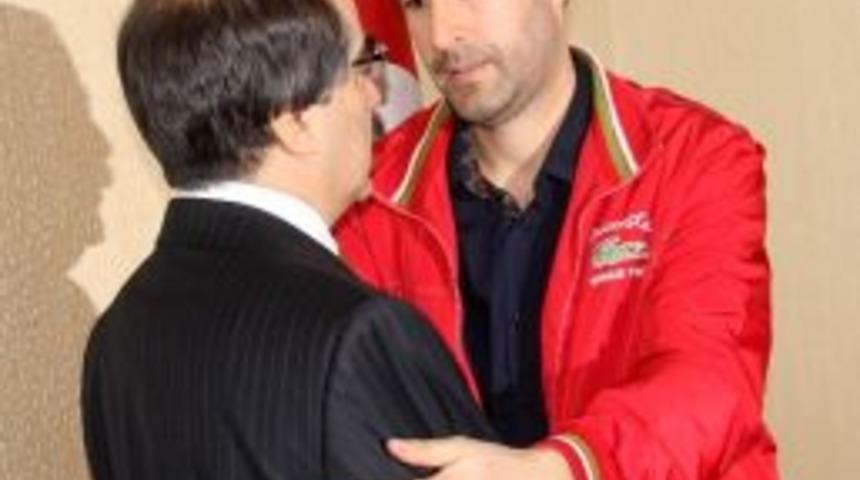 Yağız'a İlik M&uuml;jdesi Babayı Sevin&ccedil; G&ouml;zyaşlarına Boğdu