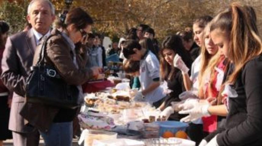 Okul İhtiya&ccedil;larını Gidermek Amacı İle Kermes D&uuml;zenlendi