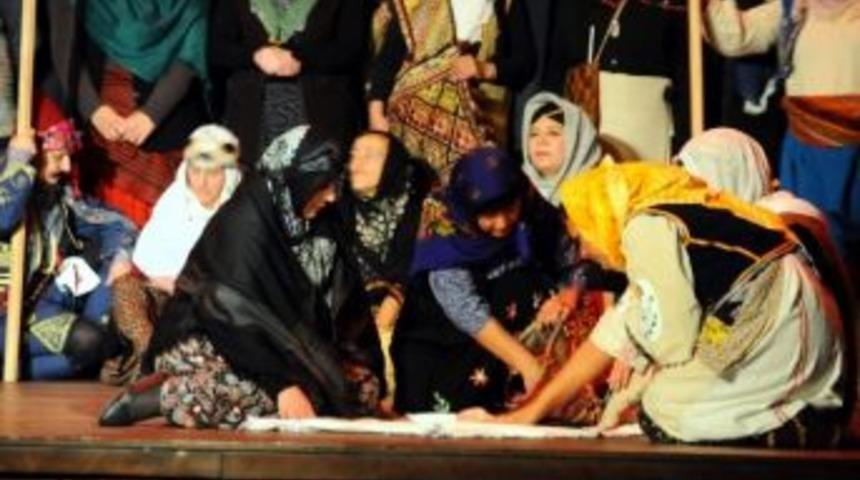 (&ouml;zel Haber) İkinci Baharlarını Halk Oyunları Ve Tiyatroyla Yaşıyorlar