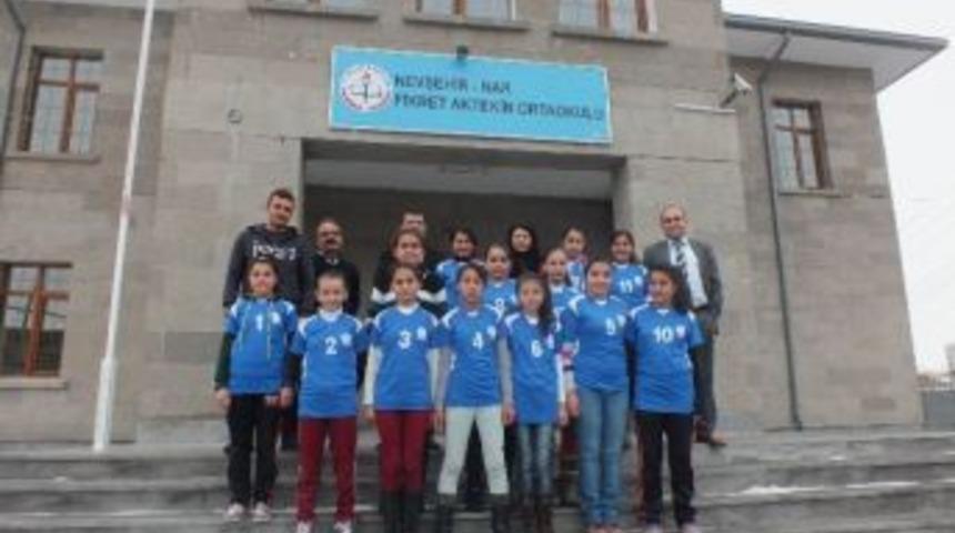 Nevşehir&rsquo;de Okullara Spor Malzemesi Desteği