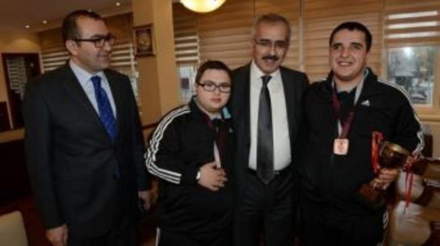 Şampiyonadan Madalya İle D&ouml;nd&uuml;ler