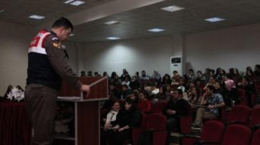 &Ccedil;anakkale Jandarma Trafik Timinden &Uuml;niversitelere Trafik Dersi